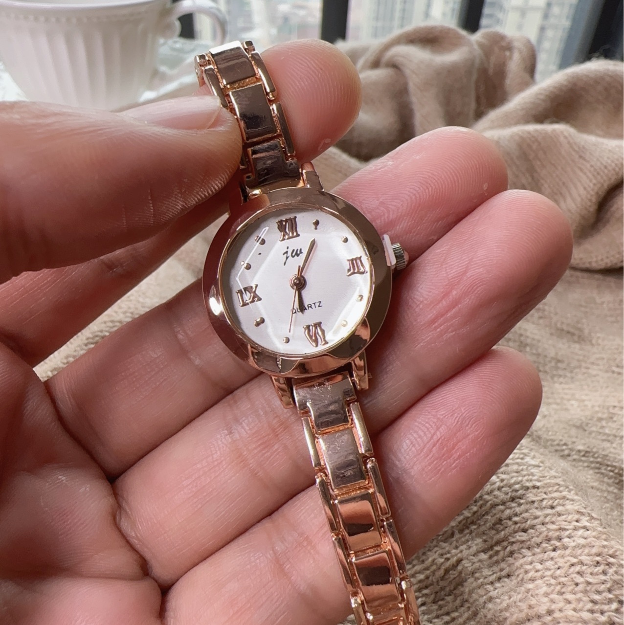 Minimalistisch en compact quar - Luxury Watch Safe recensie en prijs